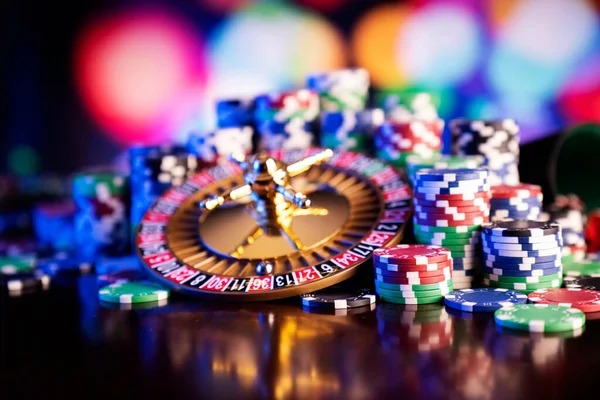 atom slot mobile app interface showing live-dealer table on Android phone